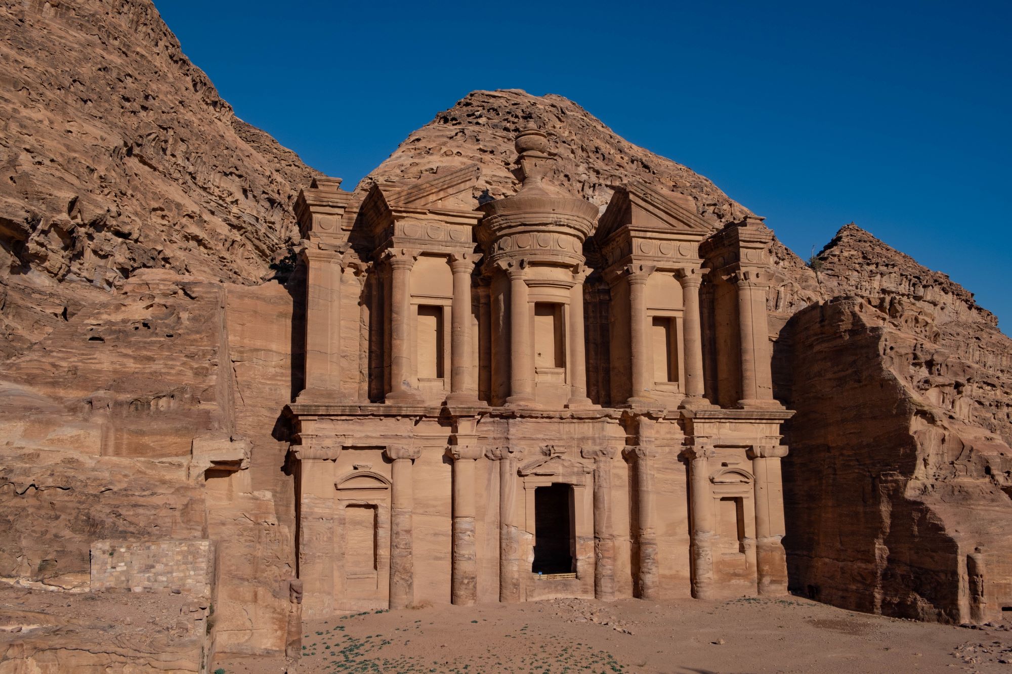 &quot;Марсіанські&quot; пейзажі, два моря та чудо світу. Всі тонкощі самостійної поїздки до Йорданії